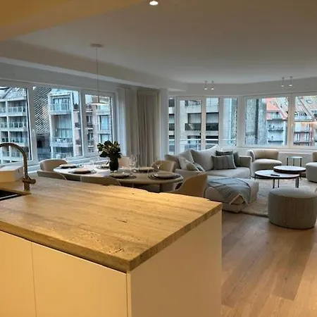 Apartment Ruim Met Zeezicht In Hartje Knokke-Heist