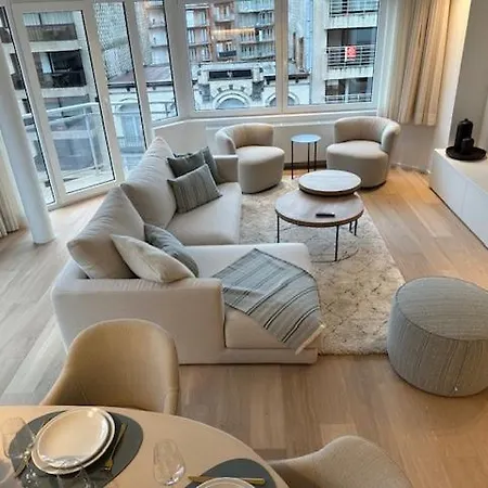 Apartment Ruim Met Zeezicht In Hartje *